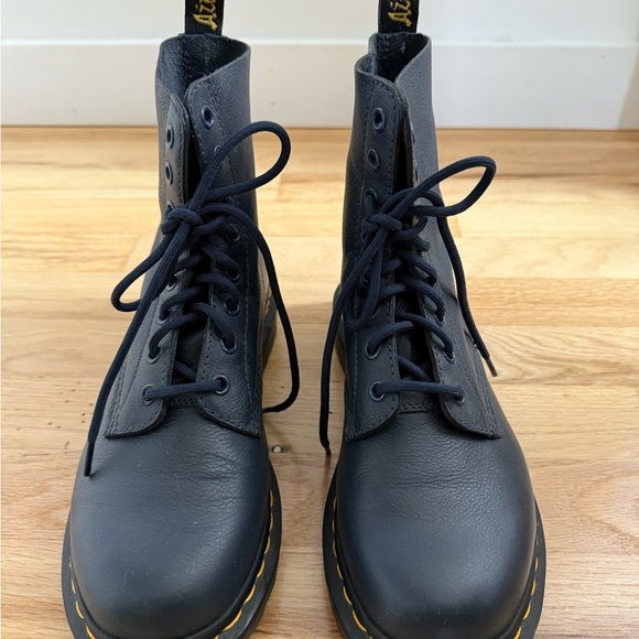 Dr. Martens 1460 Pascal Virginia US 8 Lace up Blue Leather Boots EUC - Picture 2 of 12